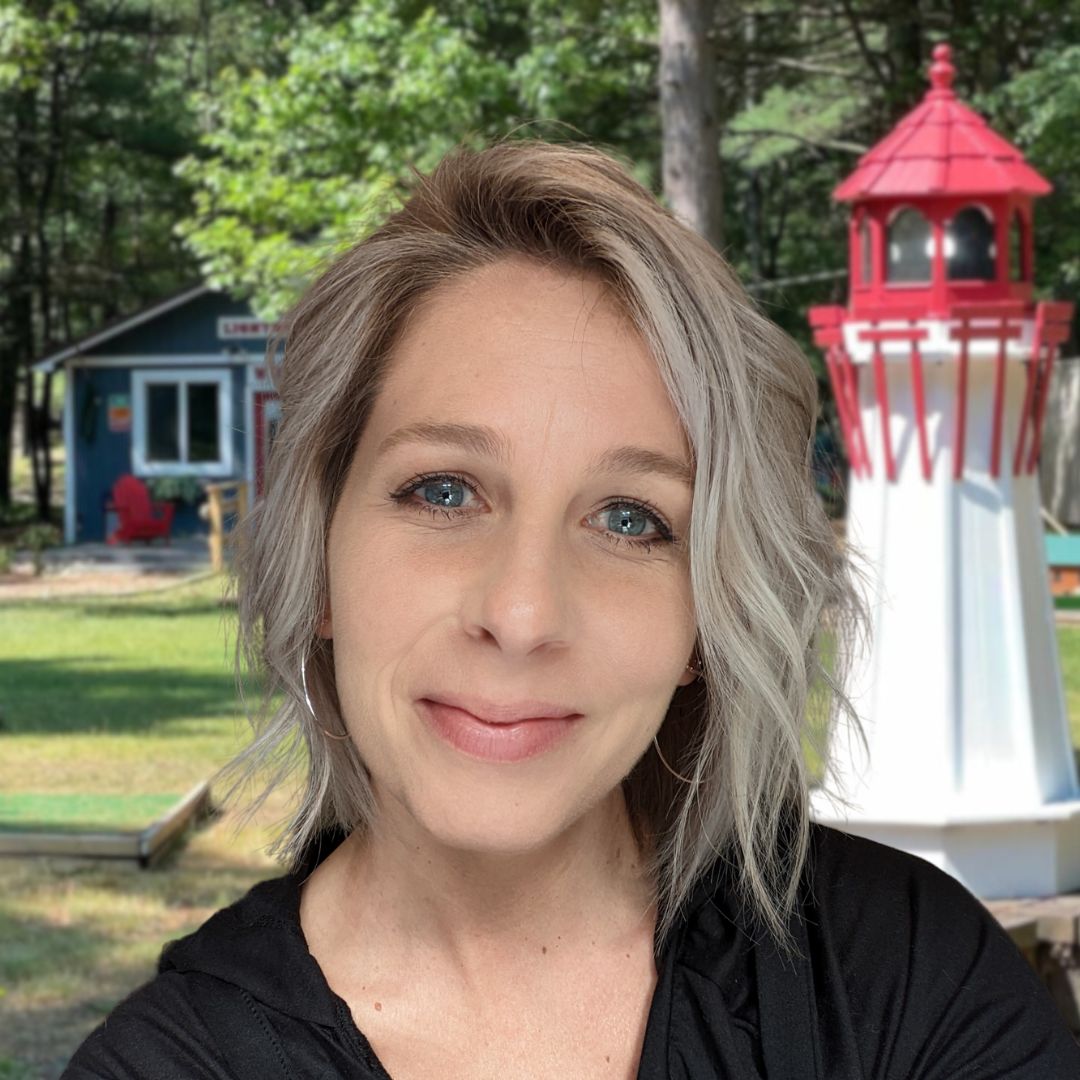 headshot of Kelly McKivitiz